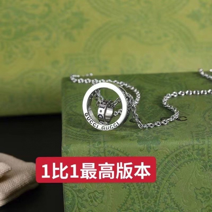 G*u*i necklaces